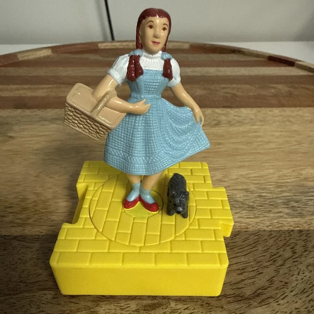 Blockbuster Wizard Set of Oz 4 Movable Toys 1997 Dorothy Scarecrow Tin Man Lion